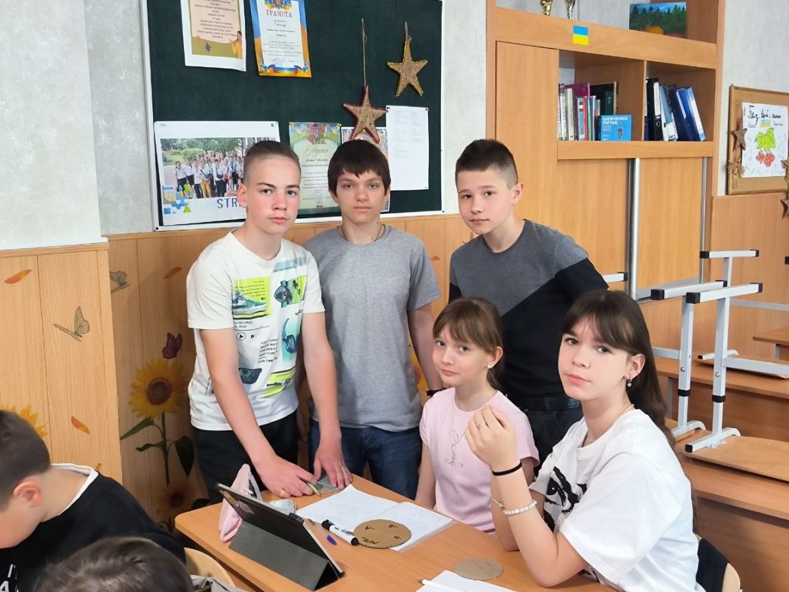 STEM + Мова: Кодування числівників або як не дати впасти ракеті
